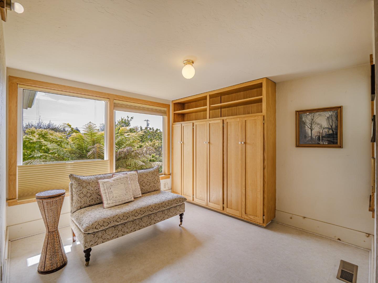 Detail Gallery Image 18 of 67 For 215 Trescony St, Santa Cruz,  CA 95060 - 6 Beds | 3 Baths