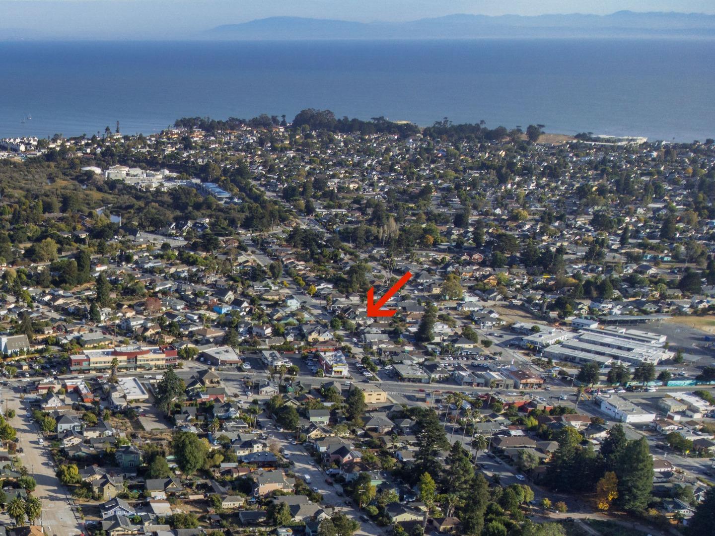 Detail Gallery Image 2 of 67 For 215 Trescony St, Santa Cruz,  CA 95060 - 6 Beds | 3 Baths