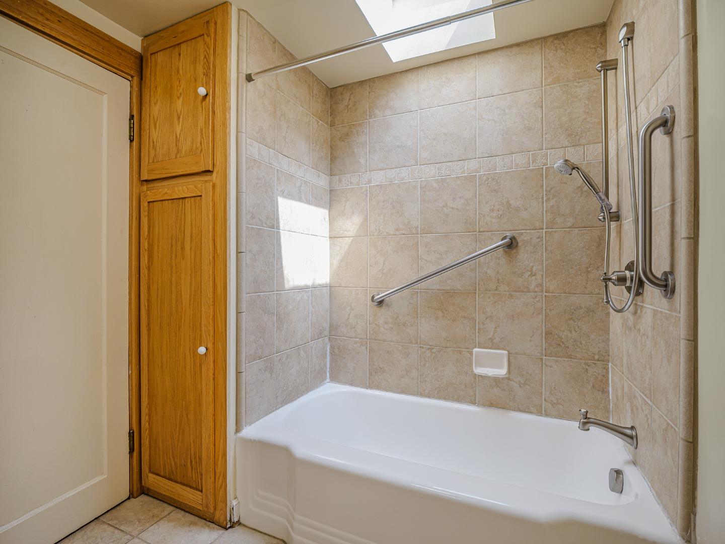 Detail Gallery Image 21 of 67 For 215 Trescony St, Santa Cruz,  CA 95060 - 6 Beds | 3 Baths