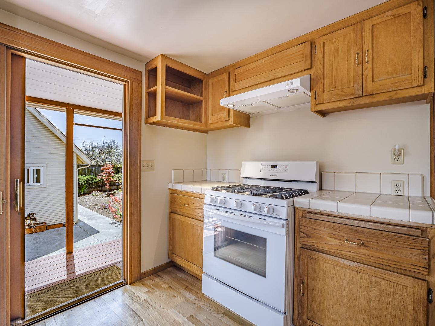 Detail Gallery Image 30 of 67 For 215 Trescony St, Santa Cruz,  CA 95060 - 6 Beds | 3 Baths