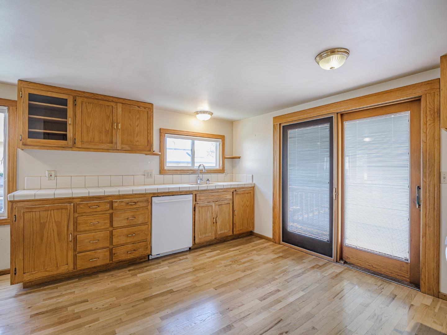 Detail Gallery Image 31 of 67 For 215 Trescony St, Santa Cruz,  CA 95060 - 6 Beds | 3 Baths