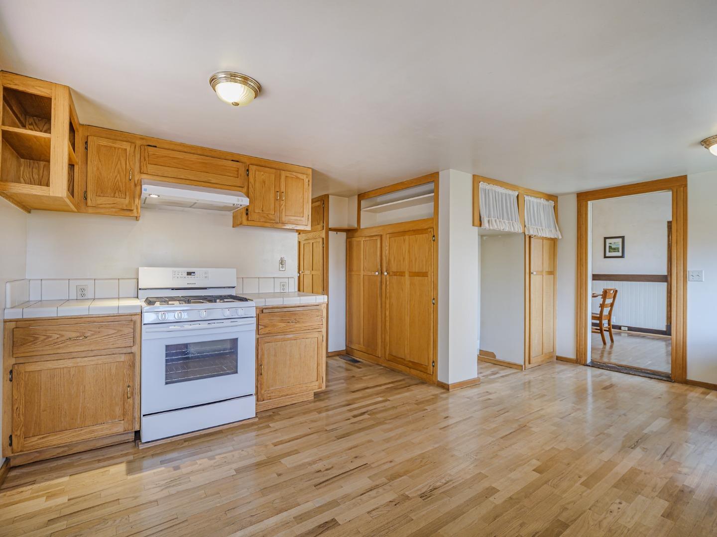 Detail Gallery Image 32 of 67 For 215 Trescony St, Santa Cruz,  CA 95060 - 6 Beds | 3 Baths