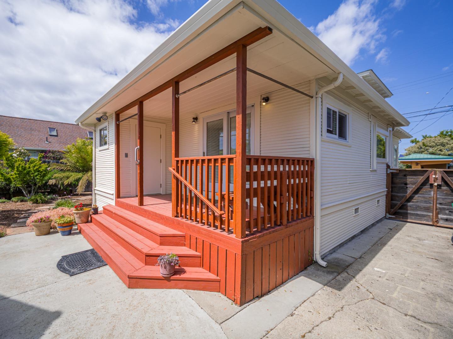 Detail Gallery Image 49 of 67 For 215 Trescony St, Santa Cruz,  CA 95060 - 6 Beds | 3 Baths