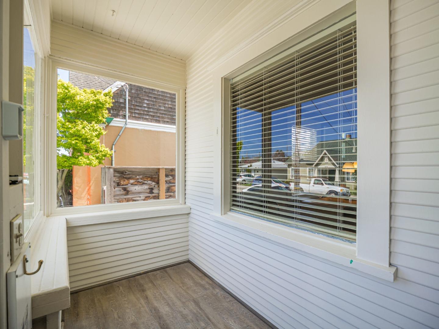 Detail Gallery Image 5 of 67 For 215 Trescony St, Santa Cruz,  CA 95060 - 6 Beds | 3 Baths