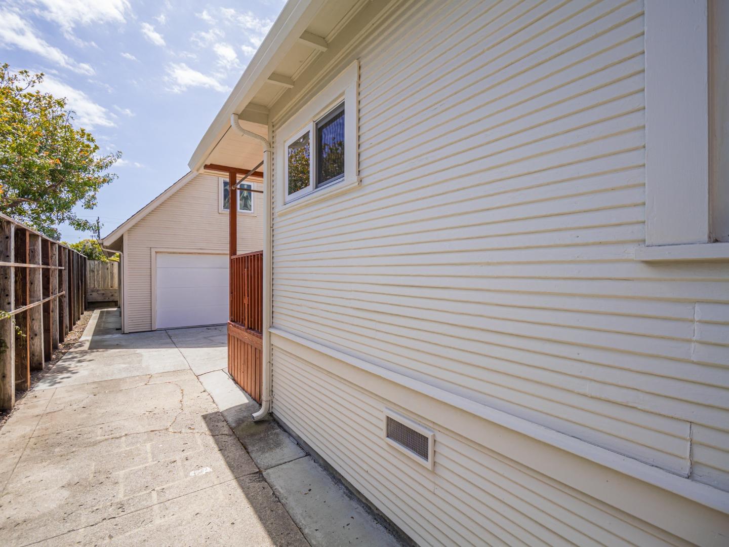 Detail Gallery Image 51 of 67 For 215 Trescony St, Santa Cruz,  CA 95060 - 6 Beds | 3 Baths