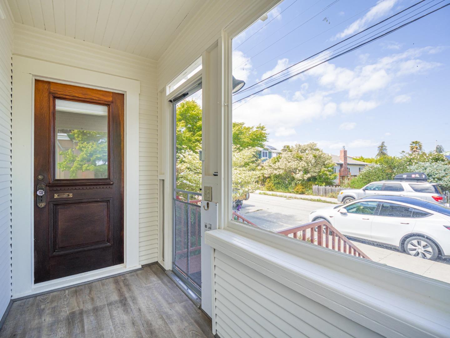 Detail Gallery Image 6 of 67 For 215 Trescony St, Santa Cruz,  CA 95060 - 6 Beds | 3 Baths
