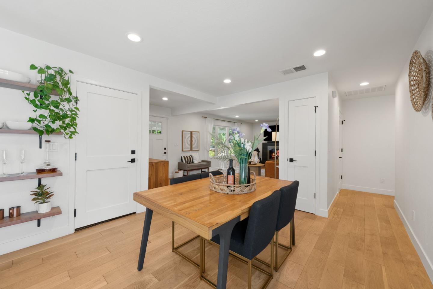 Detail Gallery Image 13 of 41 For 1370 Lansing Ave, San Jose,  CA 95118 - 3 Beds | 2 Baths