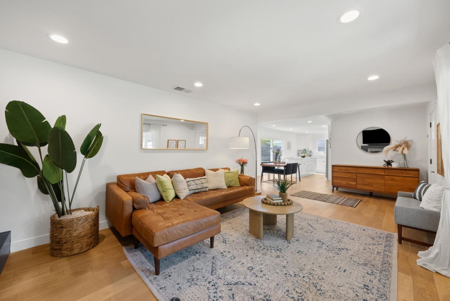 Detail Gallery Image 4 of 41 For 1370 Lansing Ave, San Jose,  CA 95118 - 3 Beds | 2 Baths