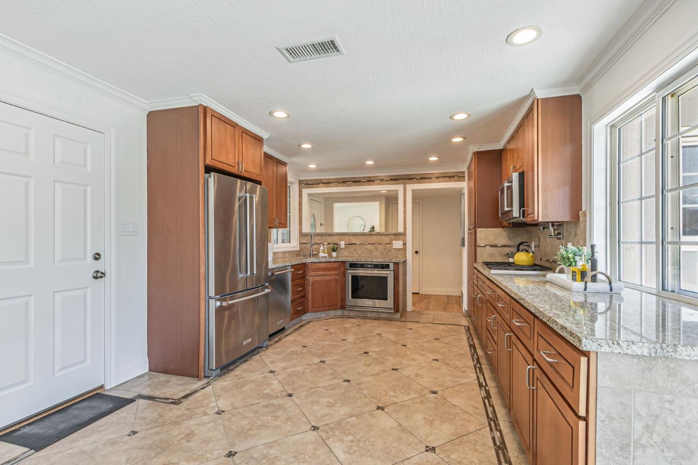 Detail Gallery Image 11 of 46 For 602 Azule Ave, San Jose,  CA 95123 - 4 Beds | 2 Baths