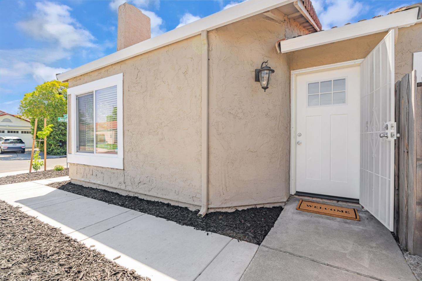 Detail Gallery Image 3 of 26 For 3915 Jerabek Ct, San Jose,  CA 95136 - 3 Beds | 2 Baths