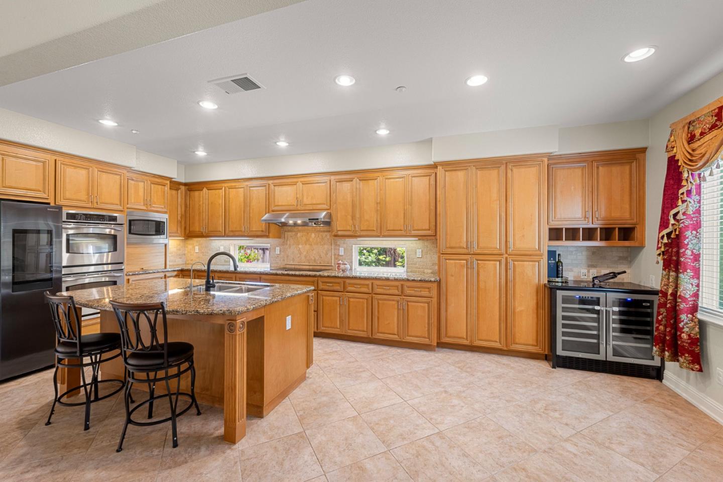Detail Gallery Image 10 of 59 For 5871 Masoni Place, Gilroy,  CA 95020 - 4 Beds | 2/1 Baths
