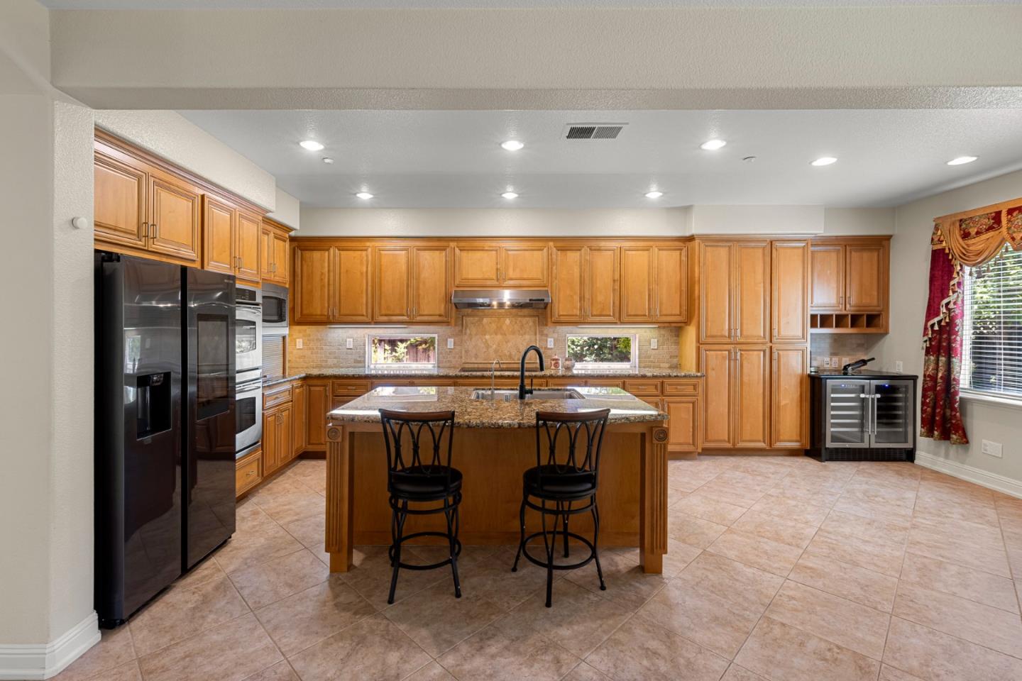 Detail Gallery Image 7 of 59 For 5871 Masoni Place, Gilroy,  CA 95020 - 4 Beds | 2/1 Baths