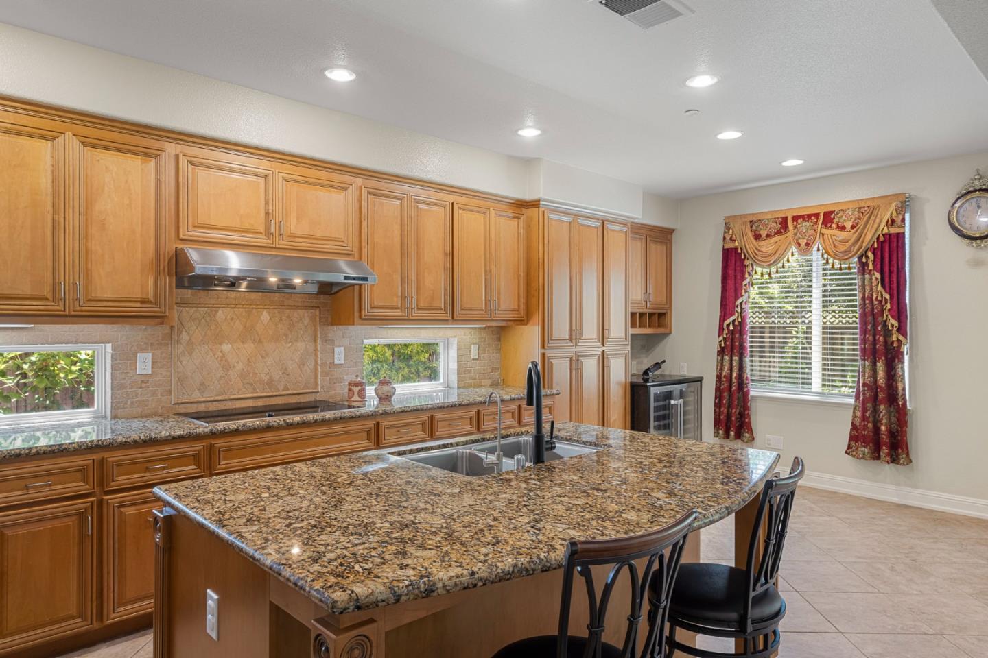 Detail Gallery Image 9 of 59 For 5871 Masoni Place, Gilroy,  CA 95020 - 4 Beds | 2/1 Baths