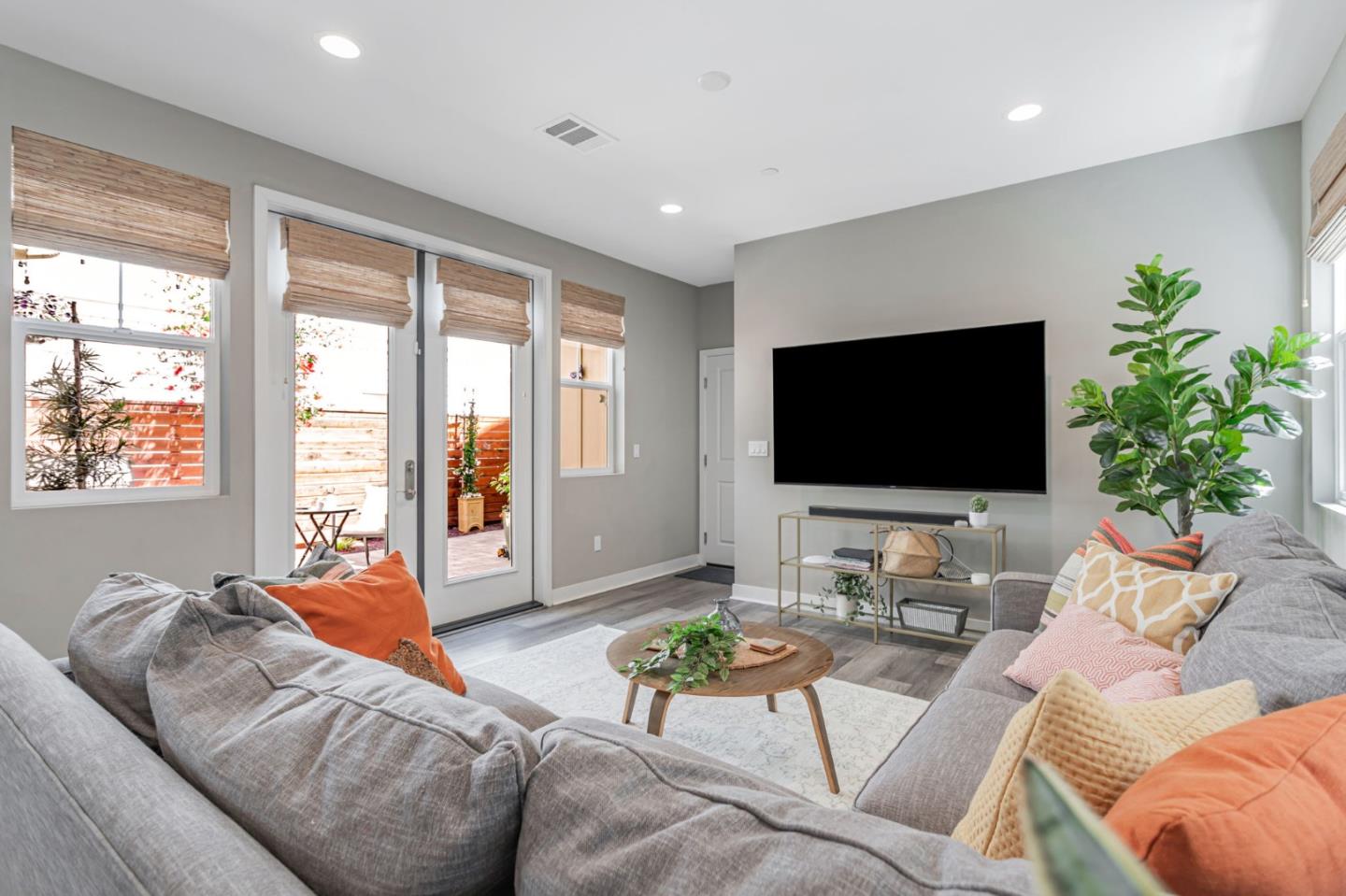 Detail Gallery Image 3 of 41 For 1020 Rodriguez St, Santa Cruz,  CA 95062 - 3 Beds | 2/1 Baths