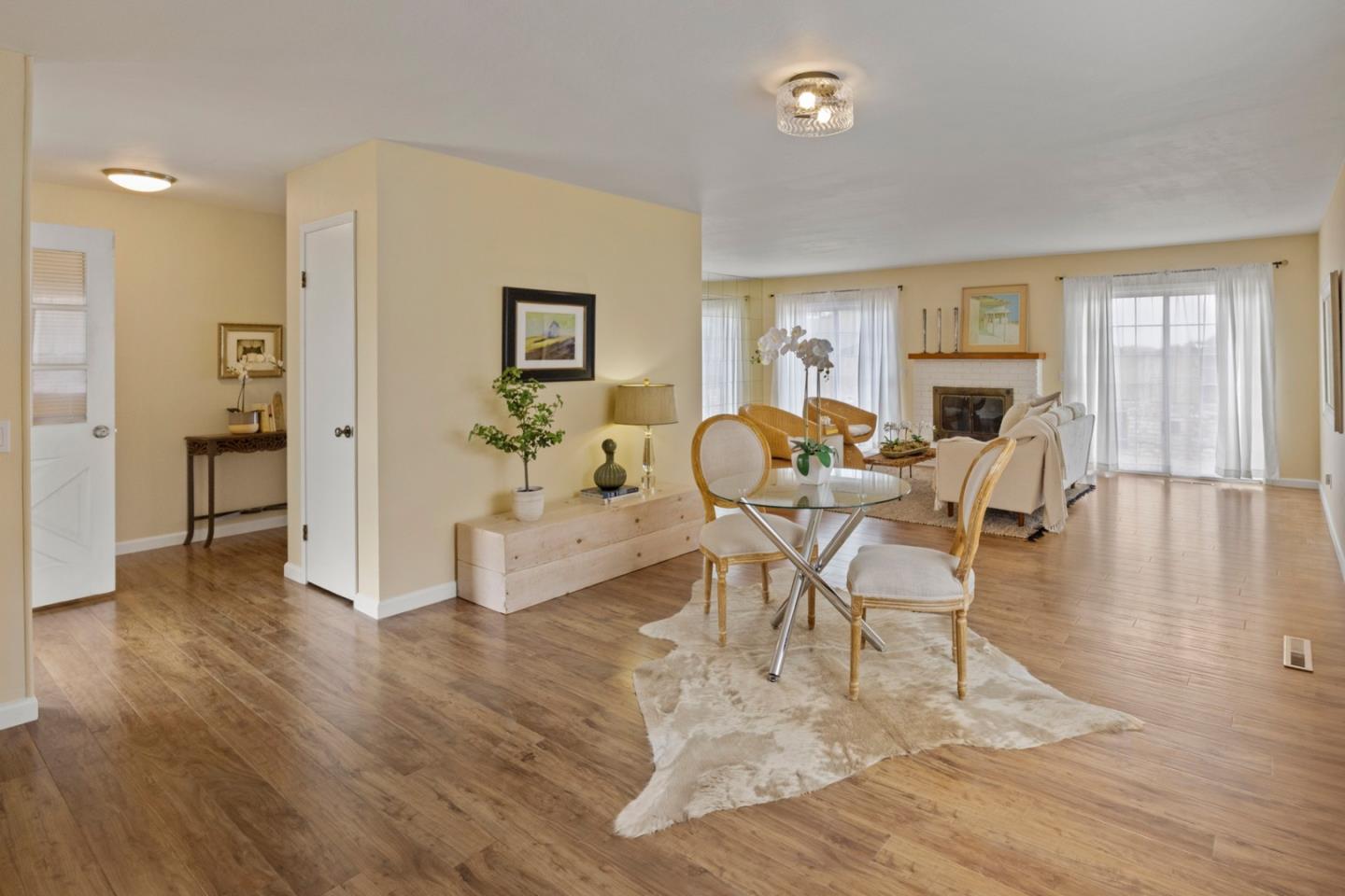 Detail Gallery Image 3 of 19 For 3155 Shuler Cir, Marina,  CA 93933 - 3 Beds | 2 Baths