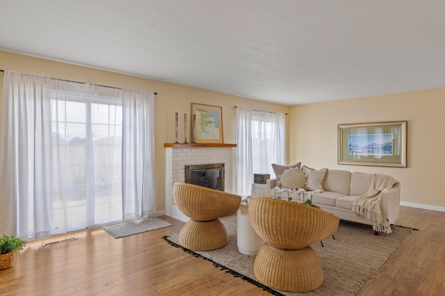 Detail Gallery Image 6 of 19 For 3155 Shuler Cir, Marina,  CA 93933 - 3 Beds | 2 Baths