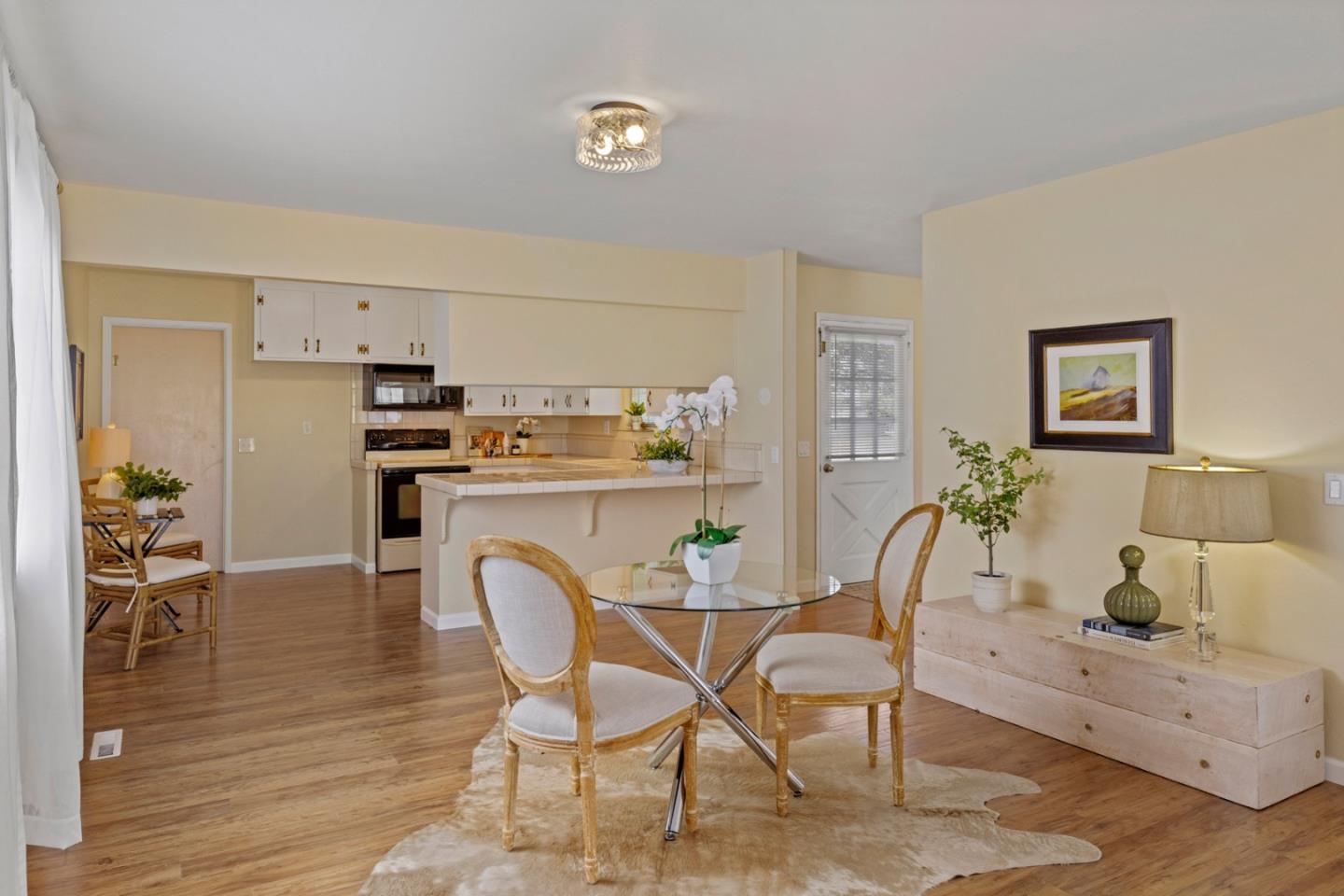 Detail Gallery Image 7 of 19 For 3155 Shuler Cir, Marina,  CA 93933 - 3 Beds | 2 Baths