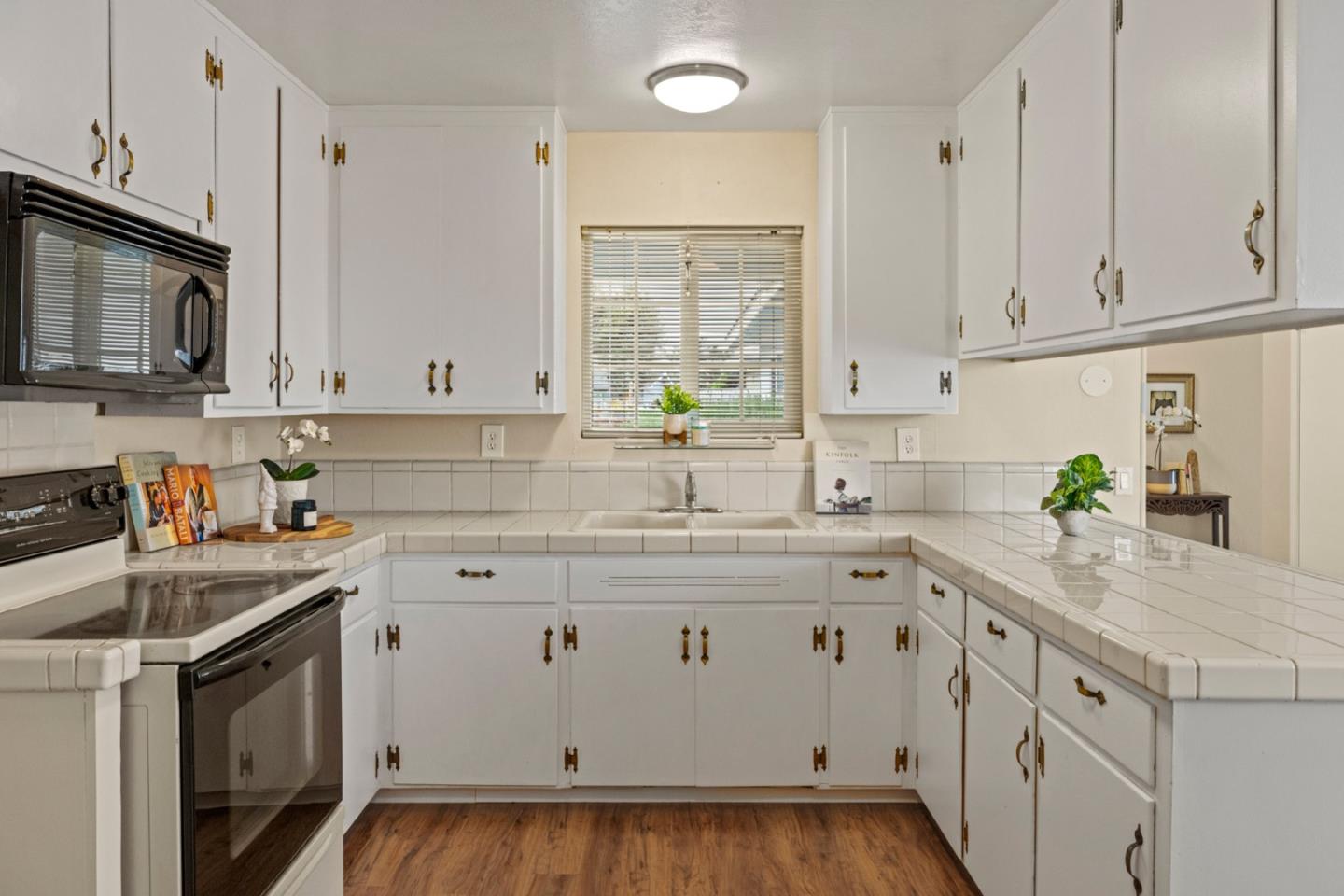 Detail Gallery Image 8 of 19 For 3155 Shuler Cir, Marina,  CA 93933 - 3 Beds | 2 Baths