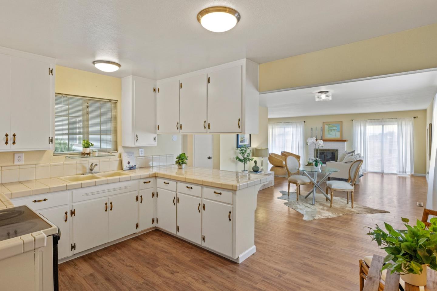 Detail Gallery Image 9 of 19 For 3155 Shuler Cir, Marina,  CA 93933 - 3 Beds | 2 Baths