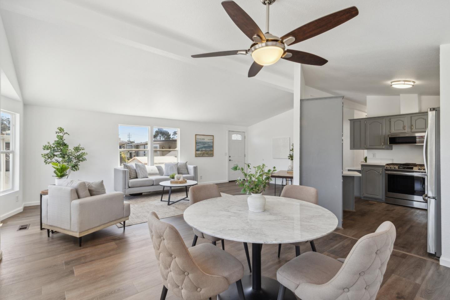 Detail Gallery Image 3 of 33 For 2565 Portola Dr #39,  Santa Cruz,  CA 95062 - 3 Beds | 2 Baths