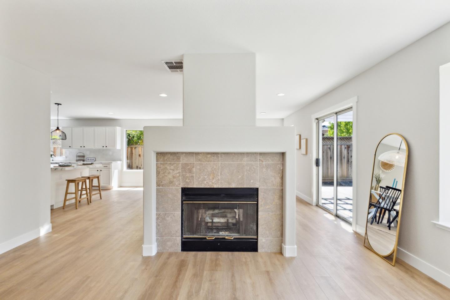 Detail Gallery Image 10 of 58 For 6371 Blackberry Ct, Gilroy,  CA 95020 - 5 Beds | 3 Baths