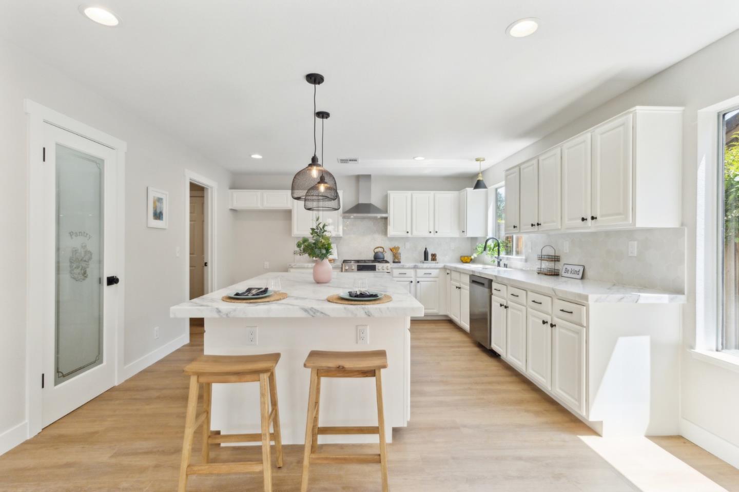 Detail Gallery Image 11 of 58 For 6371 Blackberry Ct, Gilroy,  CA 95020 - 5 Beds | 3 Baths