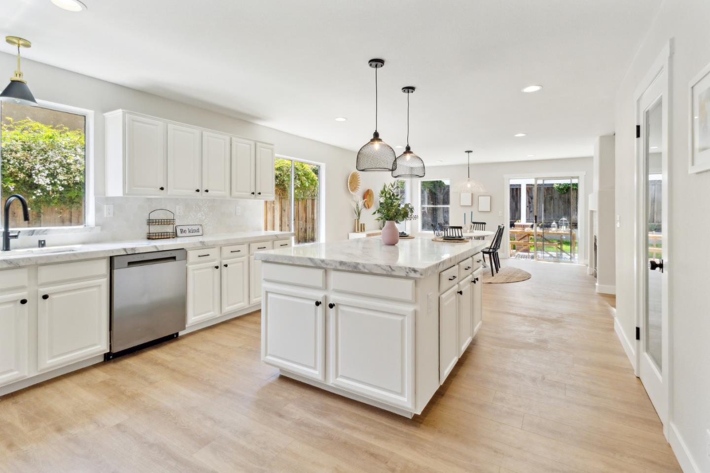 Detail Gallery Image 14 of 58 For 6371 Blackberry Ct, Gilroy,  CA 95020 - 5 Beds | 3 Baths