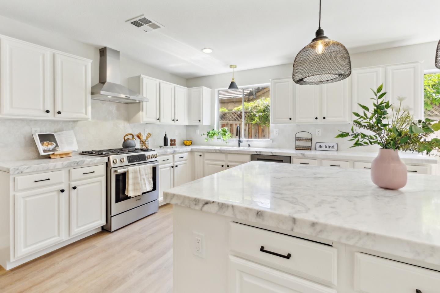 Detail Gallery Image 15 of 58 For 6371 Blackberry Ct, Gilroy,  CA 95020 - 5 Beds | 3 Baths