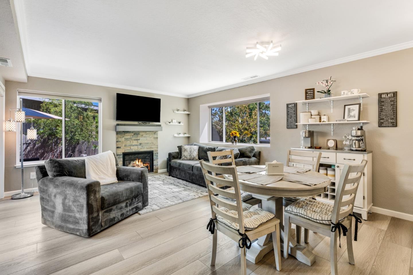 Detail Gallery Image 12 of 46 For 3054 Aptos Hill Ln, Aptos,  CA 95003 - 3 Beds | 2/1 Baths