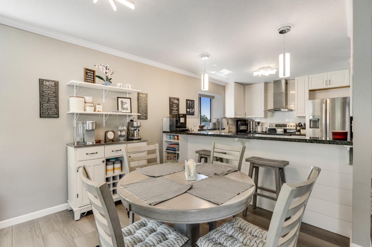 Detail Gallery Image 13 of 46 For 3054 Aptos Hill Ln, Aptos,  CA 95003 - 3 Beds | 2/1 Baths