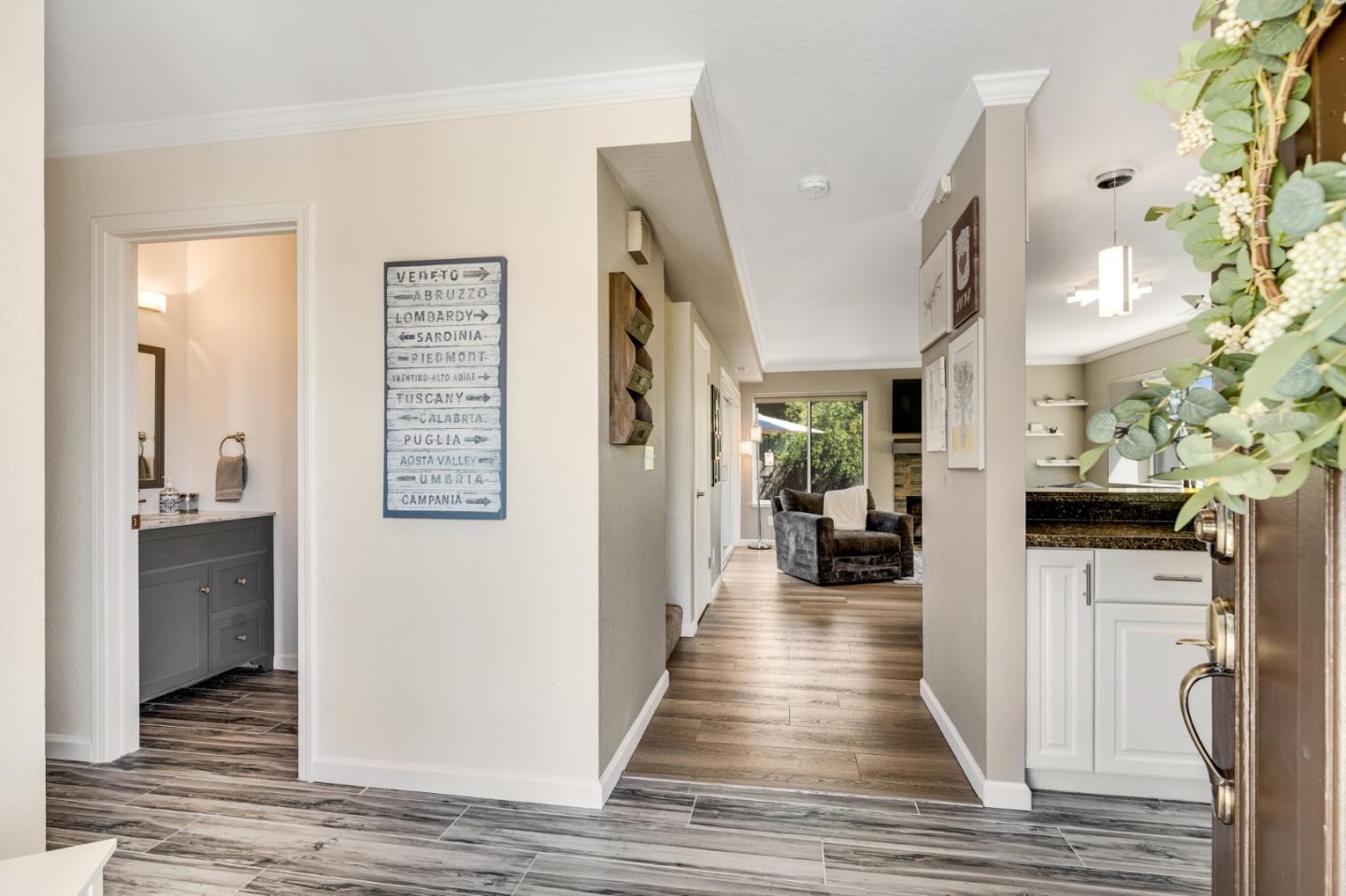Detail Gallery Image 6 of 46 For 3054 Aptos Hill Ln, Aptos,  CA 95003 - 3 Beds | 2/1 Baths