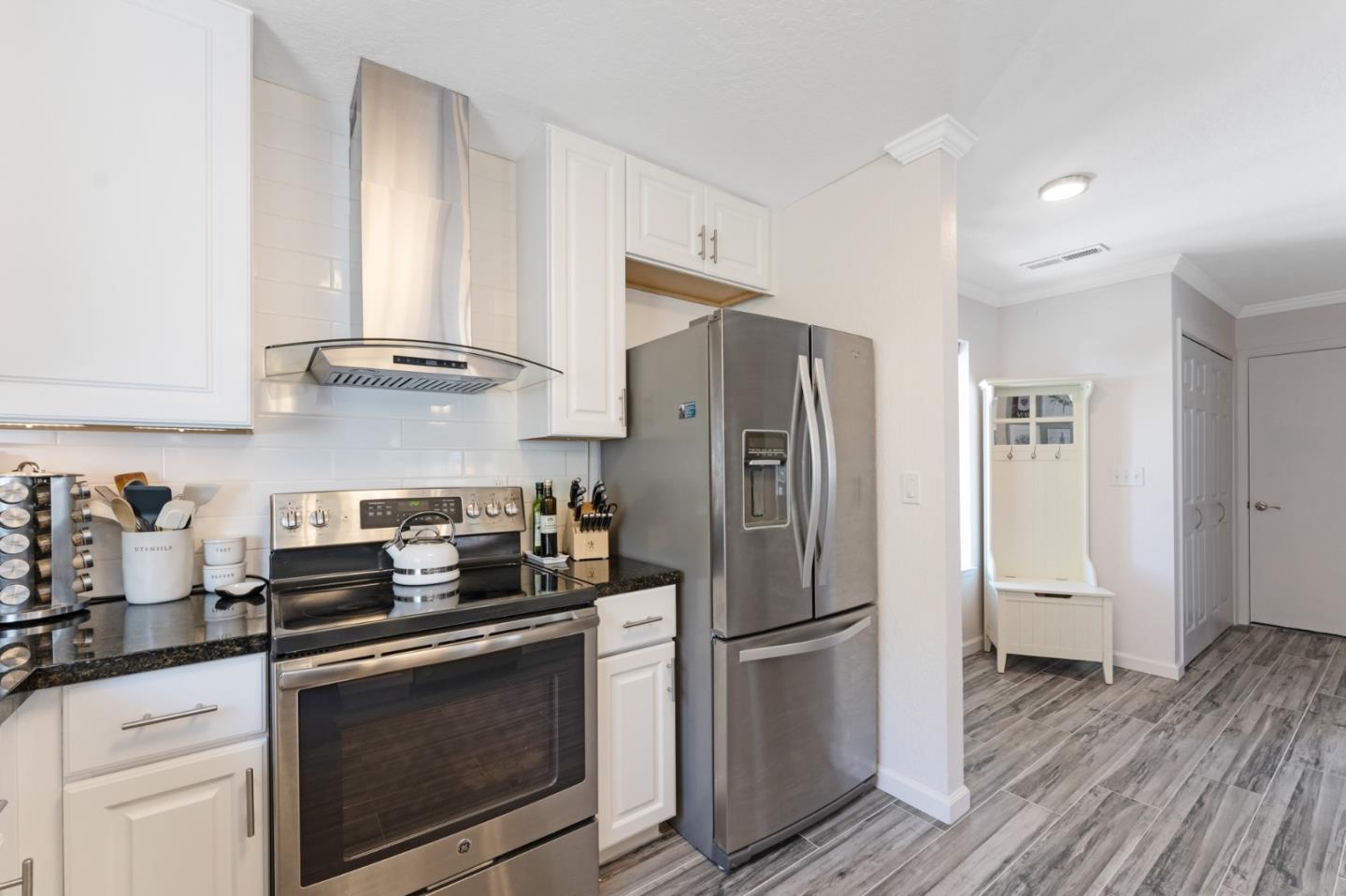 Detail Gallery Image 9 of 46 For 3054 Aptos Hill Ln, Aptos,  CA 95003 - 3 Beds | 2/1 Baths