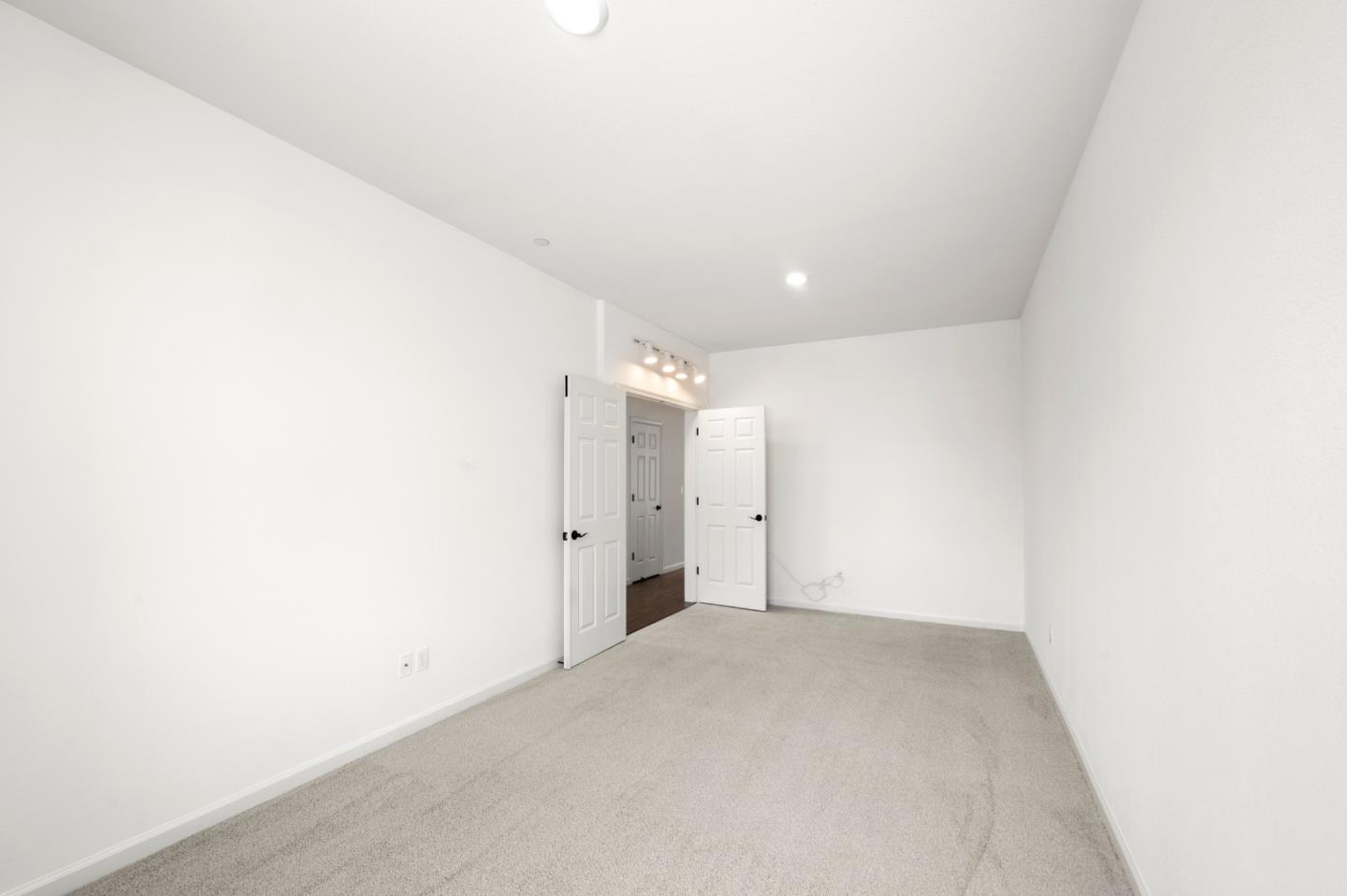 Detail Gallery Image 10 of 51 For 1219 Steinbeck Dr, Hollister,  CA 95023 - 3 Beds | 2 Baths
