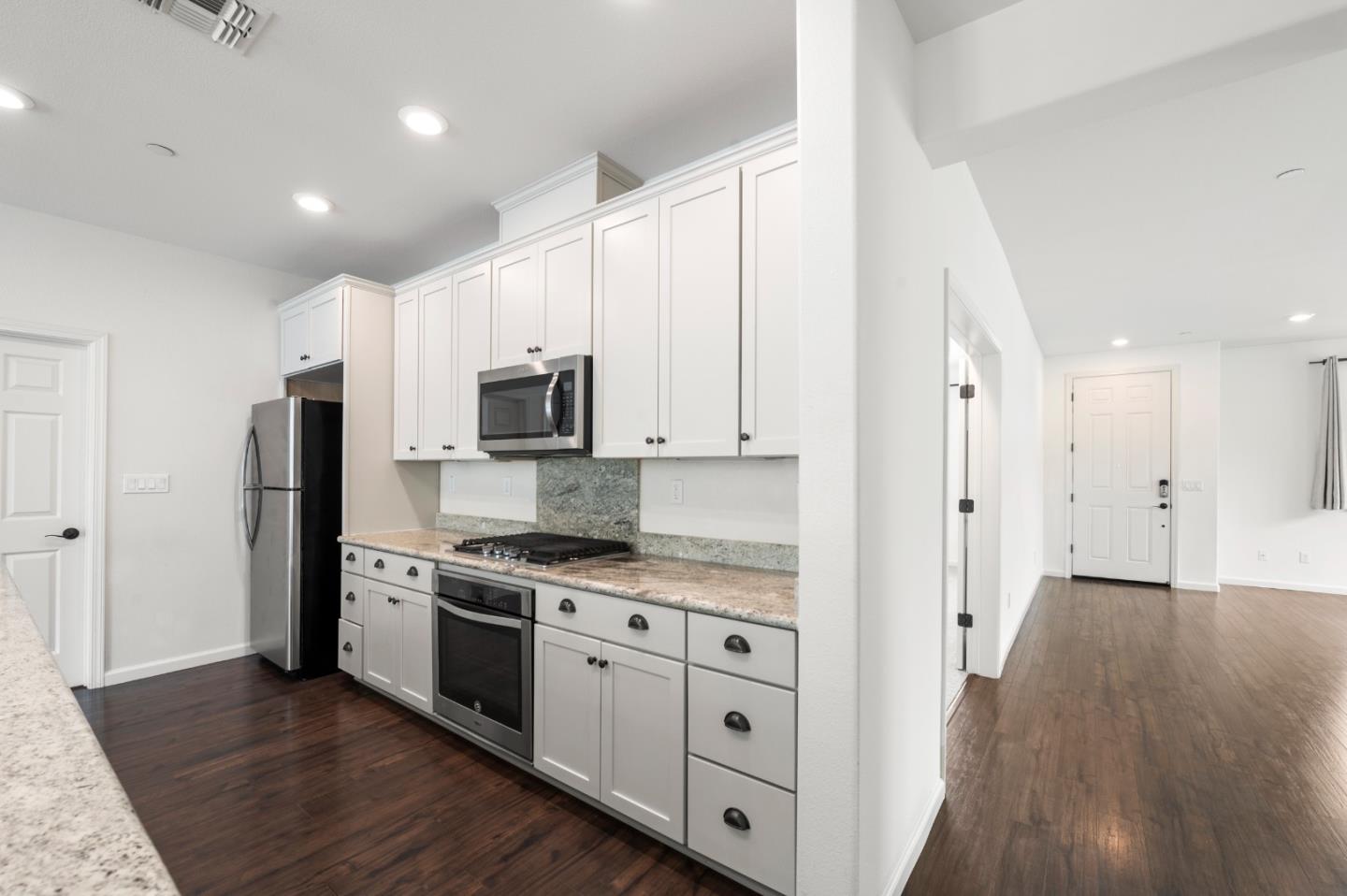 Detail Gallery Image 12 of 51 For 1219 Steinbeck Dr, Hollister,  CA 95023 - 3 Beds | 2 Baths