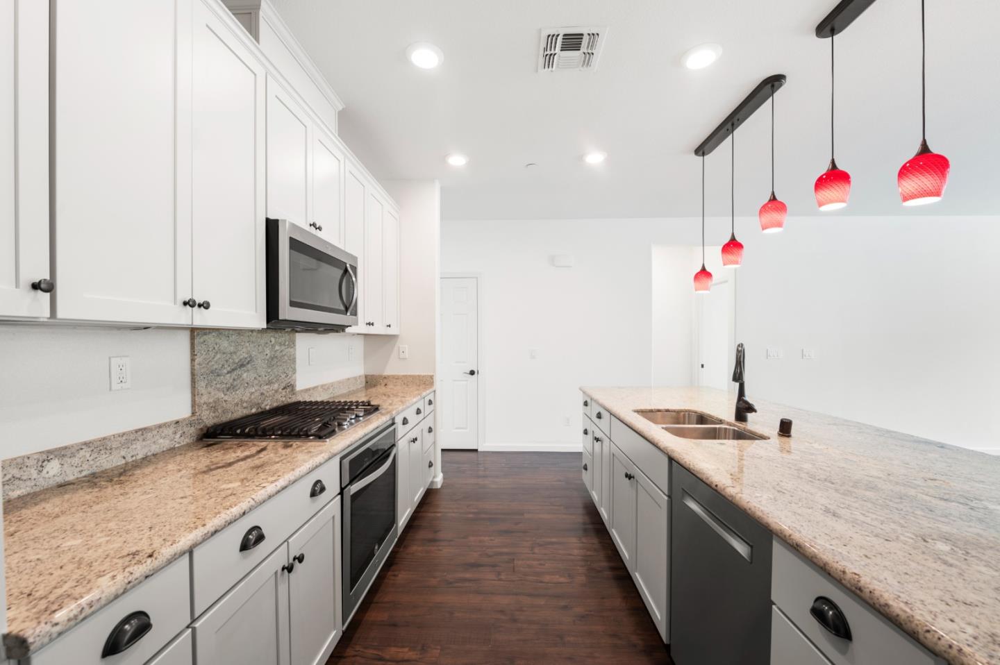 Detail Gallery Image 15 of 51 For 1219 Steinbeck Dr, Hollister,  CA 95023 - 3 Beds | 2 Baths
