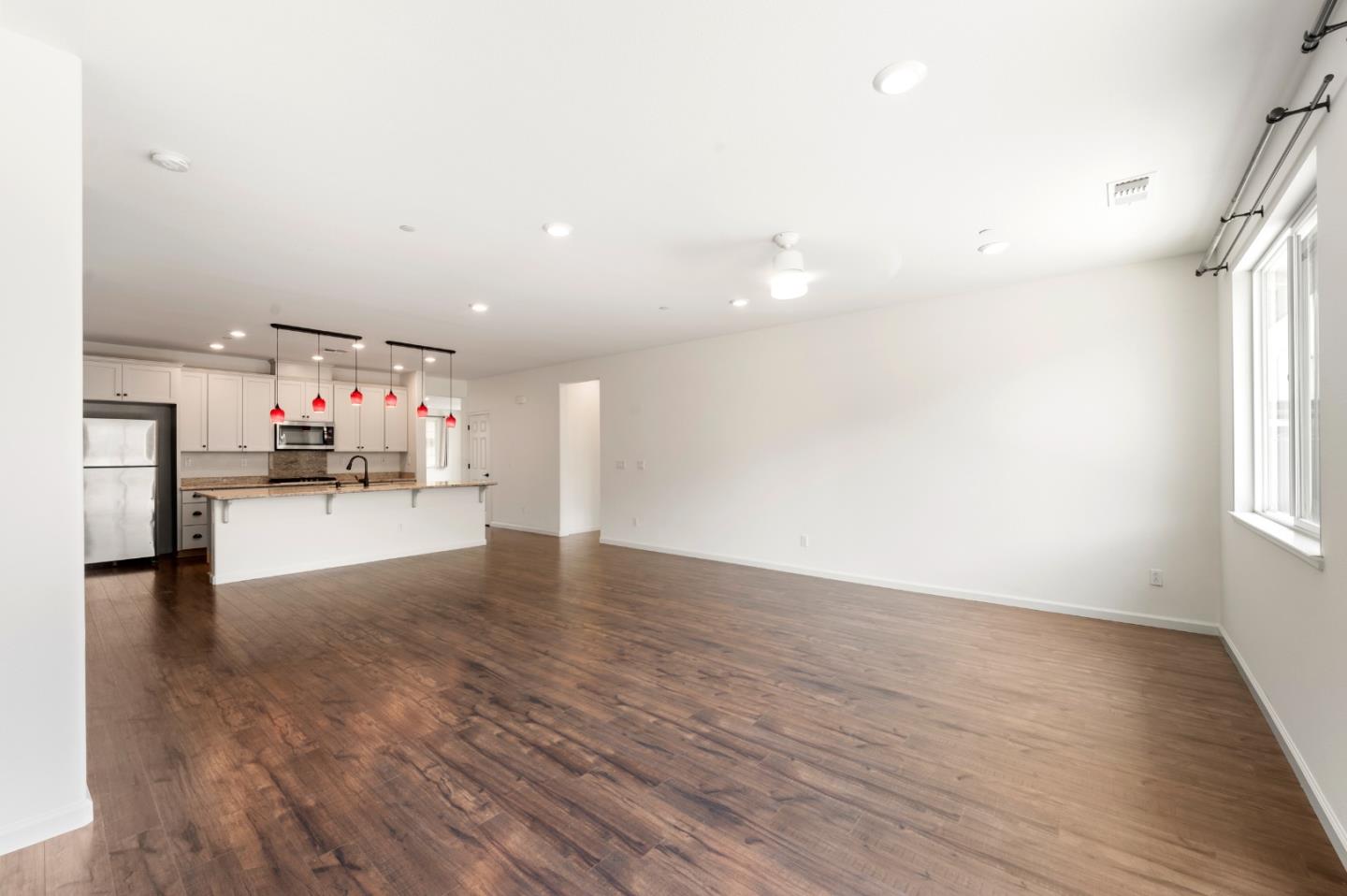 Detail Gallery Image 21 of 51 For 1219 Steinbeck Dr, Hollister,  CA 95023 - 3 Beds | 2 Baths