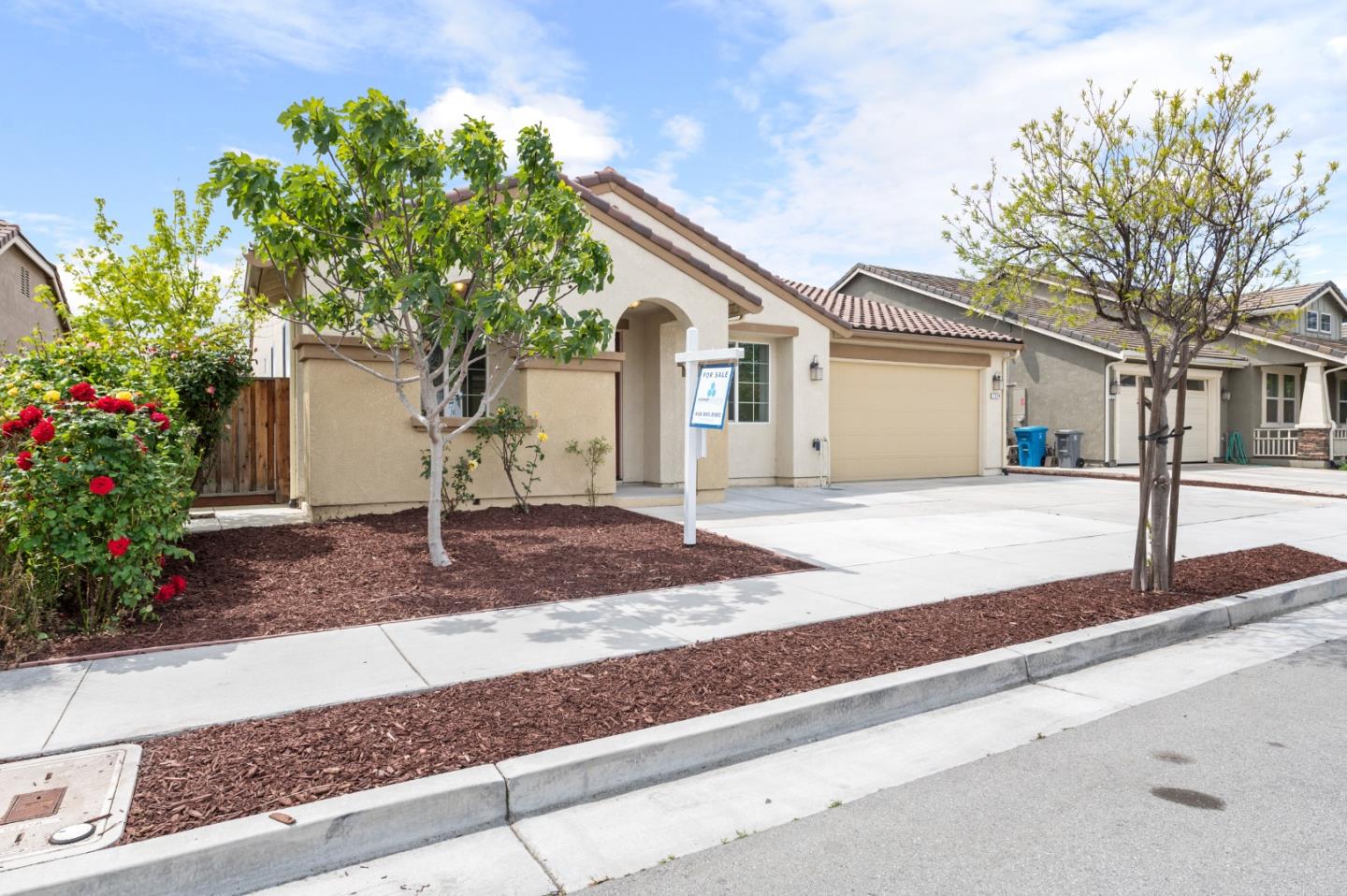 Detail Gallery Image 3 of 51 For 1219 Steinbeck Dr, Hollister,  CA 95023 - 3 Beds | 2 Baths