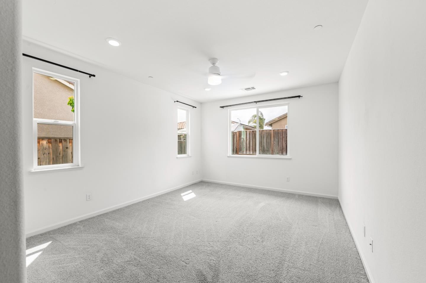 Detail Gallery Image 33 of 51 For 1219 Steinbeck Dr, Hollister,  CA 95023 - 3 Beds | 2 Baths