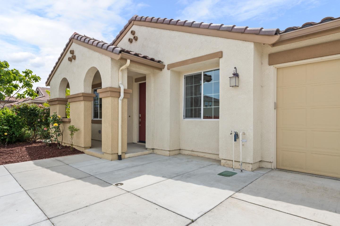 Detail Gallery Image 4 of 51 For 1219 Steinbeck Dr, Hollister,  CA 95023 - 3 Beds | 2 Baths