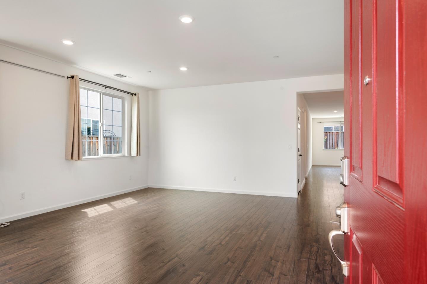 Detail Gallery Image 6 of 51 For 1219 Steinbeck Dr, Hollister,  CA 95023 - 3 Beds | 2 Baths