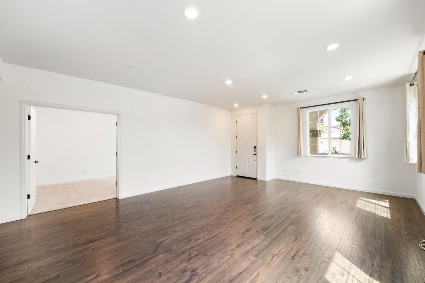Detail Gallery Image 8 of 51 For 1219 Steinbeck Dr, Hollister,  CA 95023 - 3 Beds | 2 Baths