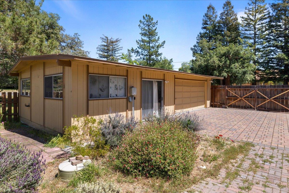 Detail Gallery Image 32 of 47 For 26388 Ginny Ln, Los Altos Hills,  CA 94022 - 5 Beds | 3 Baths