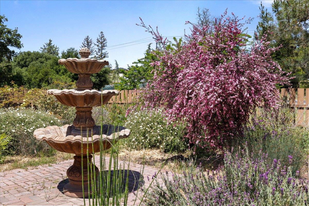 Detail Gallery Image 44 of 47 For 26388 Ginny Ln, Los Altos Hills,  CA 94022 - 5 Beds | 3 Baths