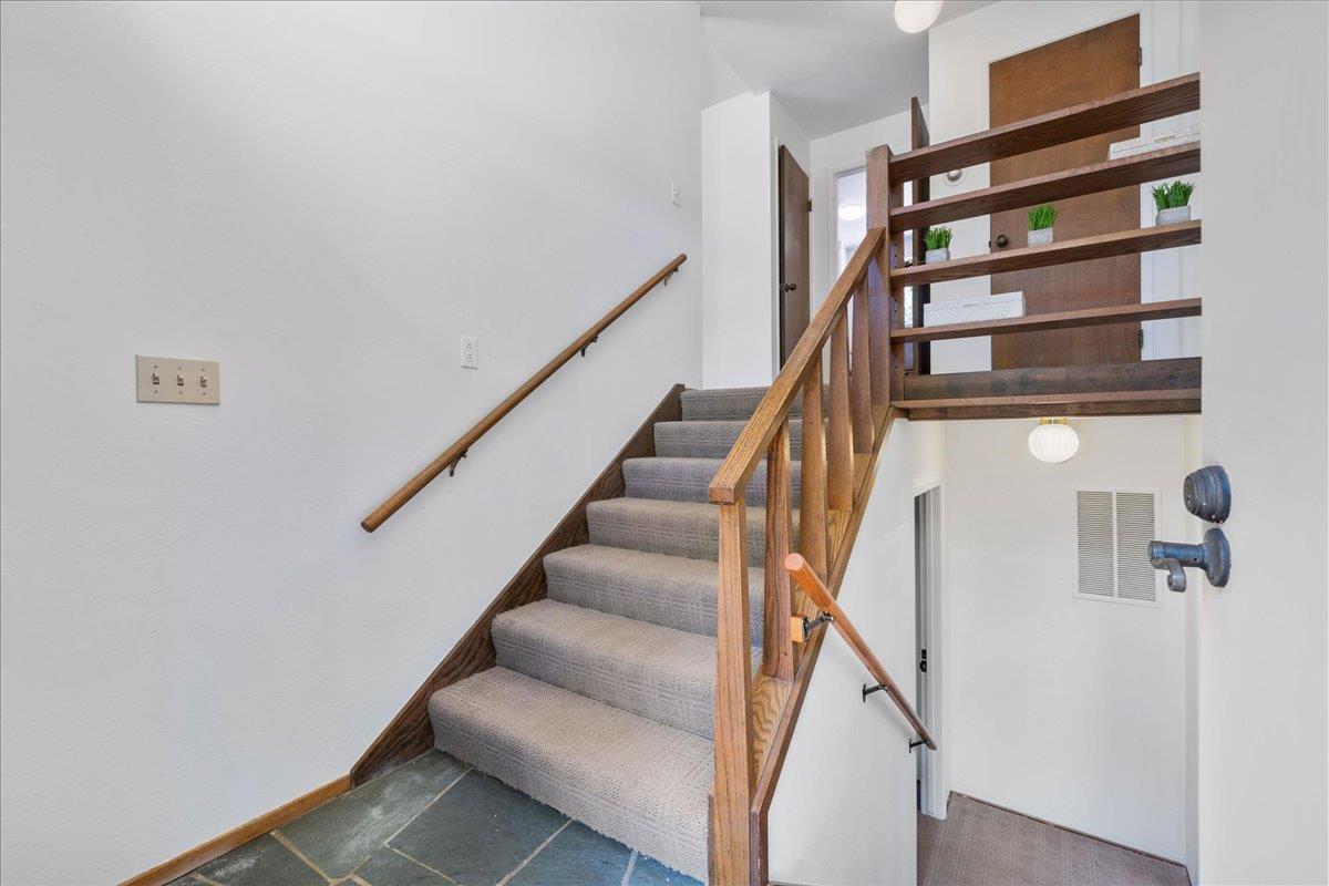 Detail Gallery Image 5 of 47 For 26388 Ginny Ln, Los Altos Hills,  CA 94022 - 5 Beds | 3 Baths