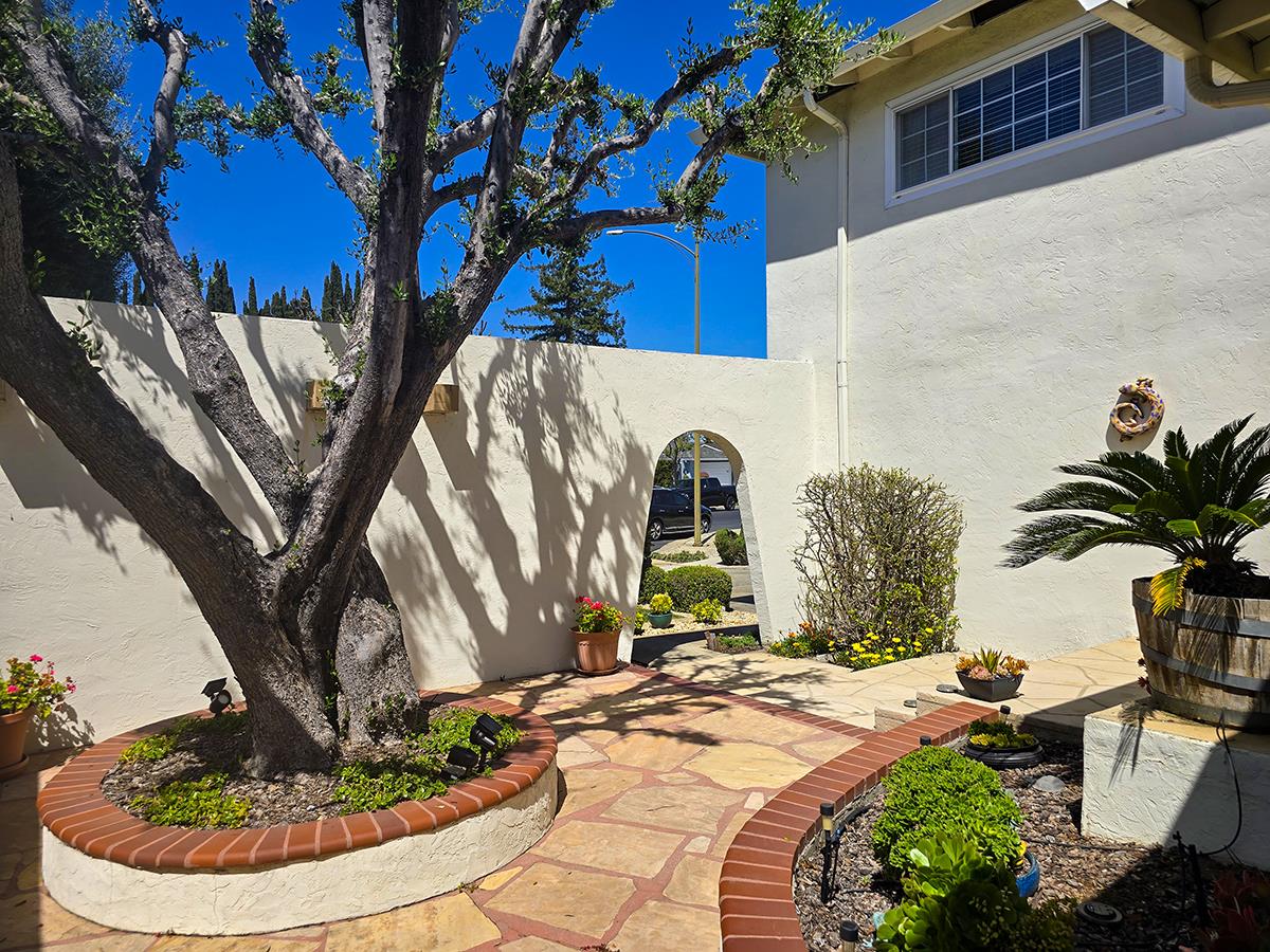 Detail Gallery Image 6 of 52 For 6128 Corte De La Reina, San Jose,  CA 95120 - 4 Beds | 3 Baths