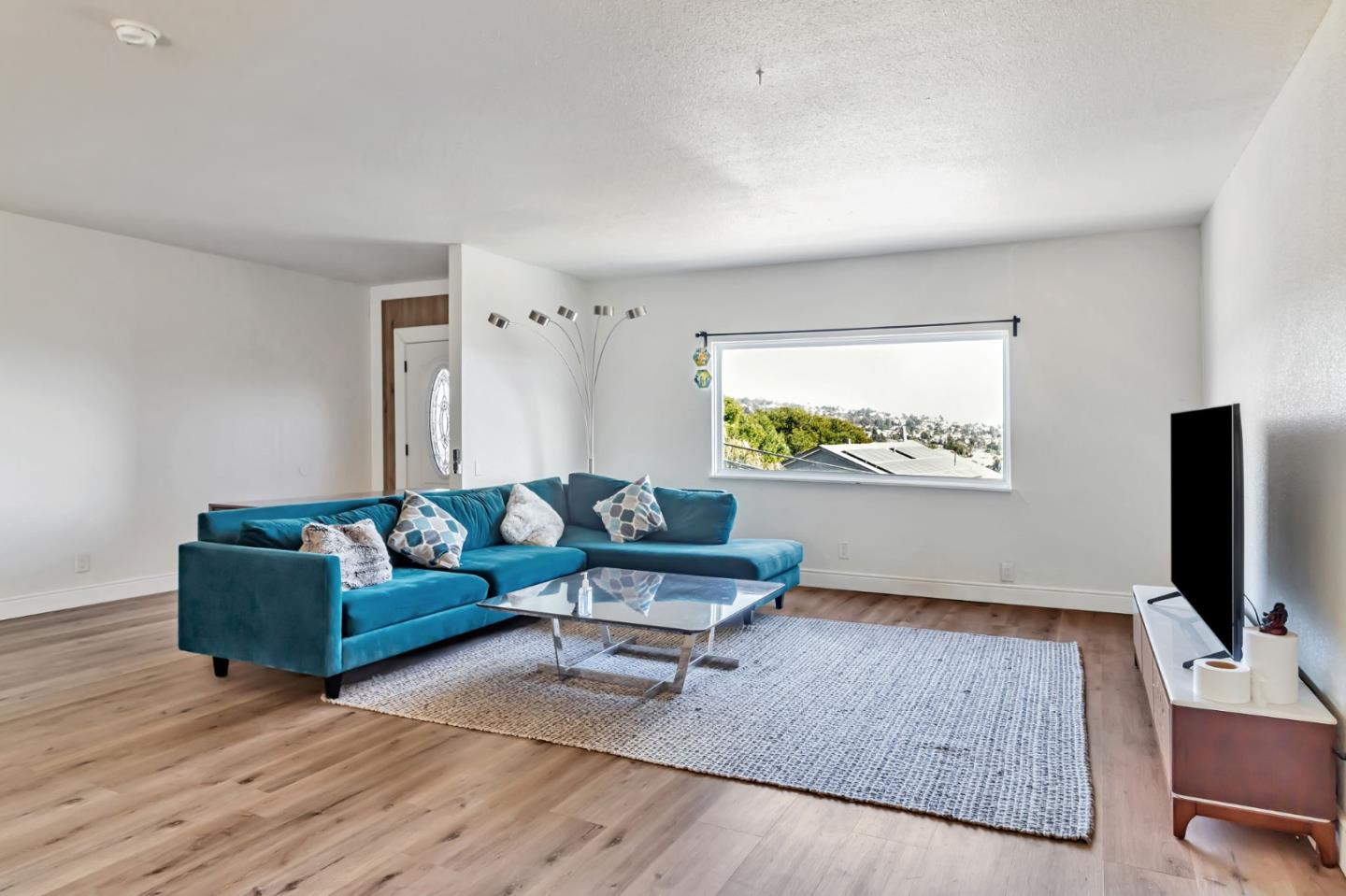 Detail Gallery Image 12 of 63 For 5915 Alpine Rd, San Pablo,  CA 94806 - 4 Beds | 2 Baths