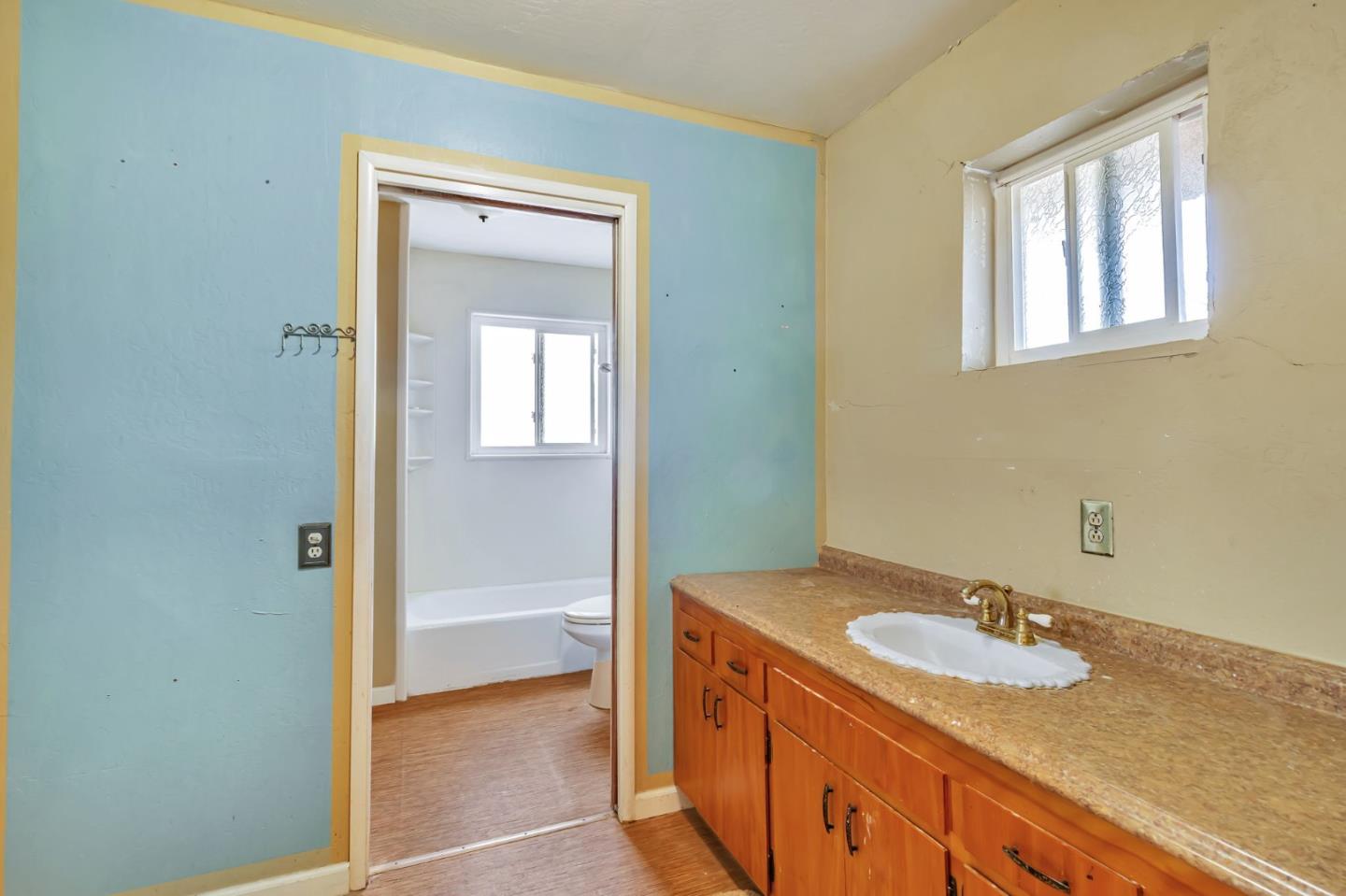 Detail Gallery Image 35 of 63 For 5915 Alpine Rd, San Pablo,  CA 94806 - 4 Beds | 2 Baths