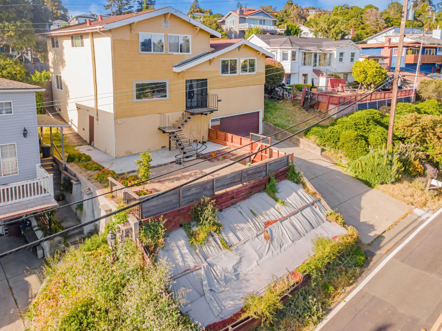 Detail Gallery Image 4 of 63 For 5915 Alpine Rd, San Pablo,  CA 94806 - 4 Beds | 2 Baths