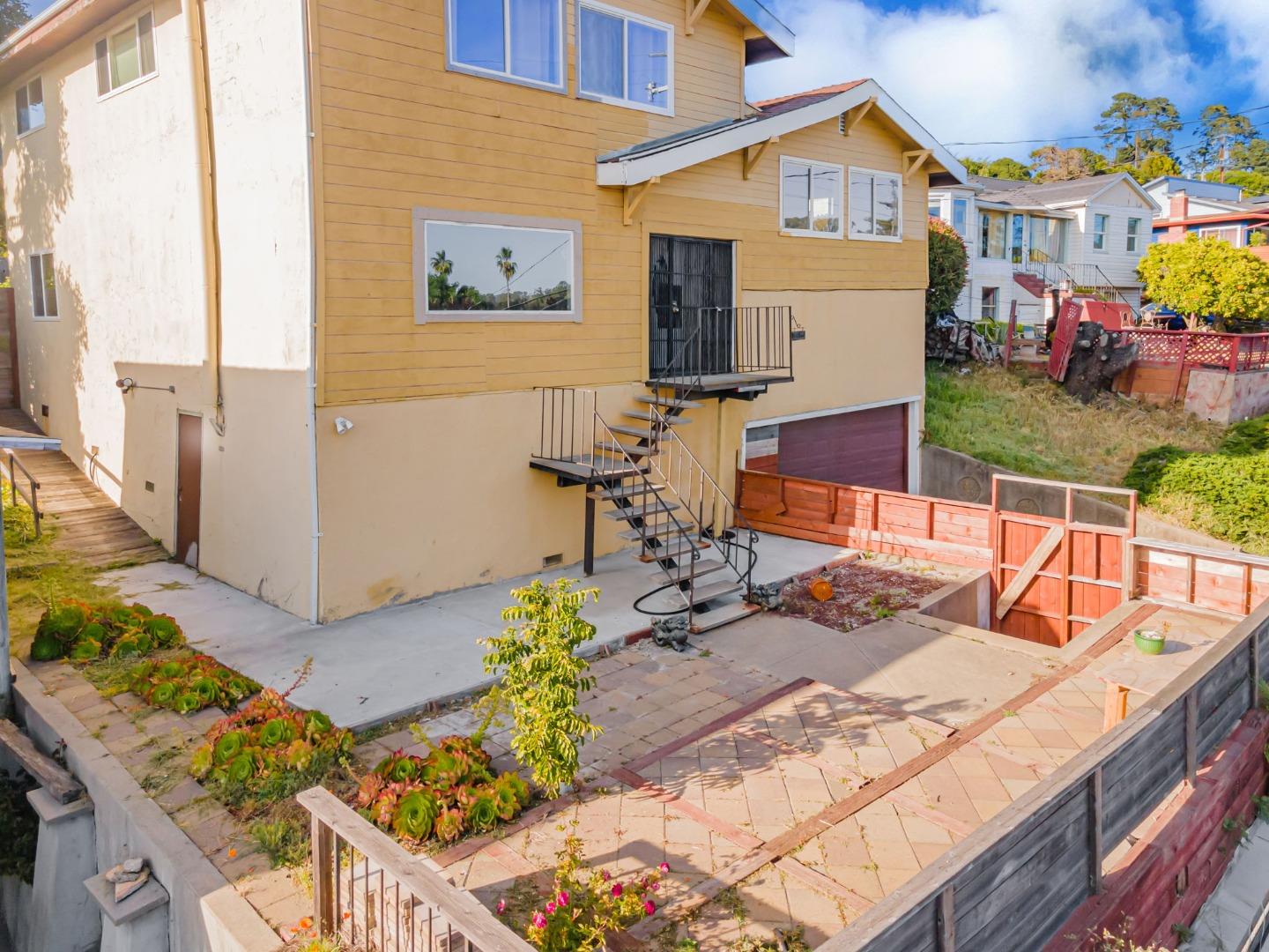 Detail Gallery Image 5 of 63 For 5915 Alpine Rd, San Pablo,  CA 94806 - 4 Beds | 2 Baths