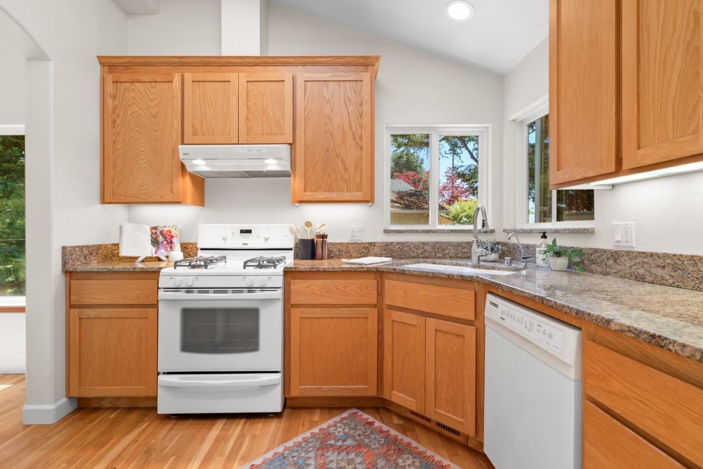 Detail Gallery Image 11 of 51 For 562 Cuesta Dr, Aptos,  CA 95003 - 3 Beds | 2/1 Baths